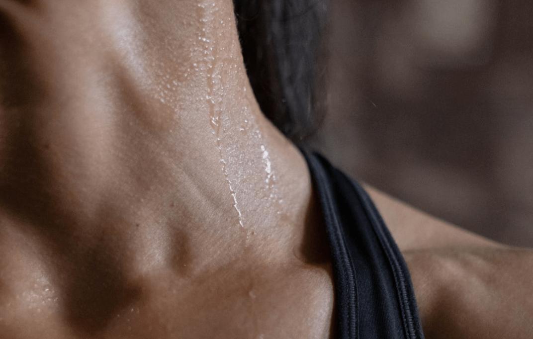 头颈部爱出汗,头部容易出汗中医认为是什么原因