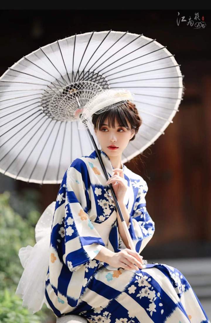 拍照技巧与角度情侣显脸小,拍照显脸小的方法就是头发遮脸