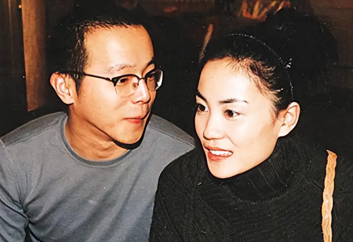 王菲和谢霆锋最真实感情最新消息,谢霆锋王菲机场牵手说明了什么