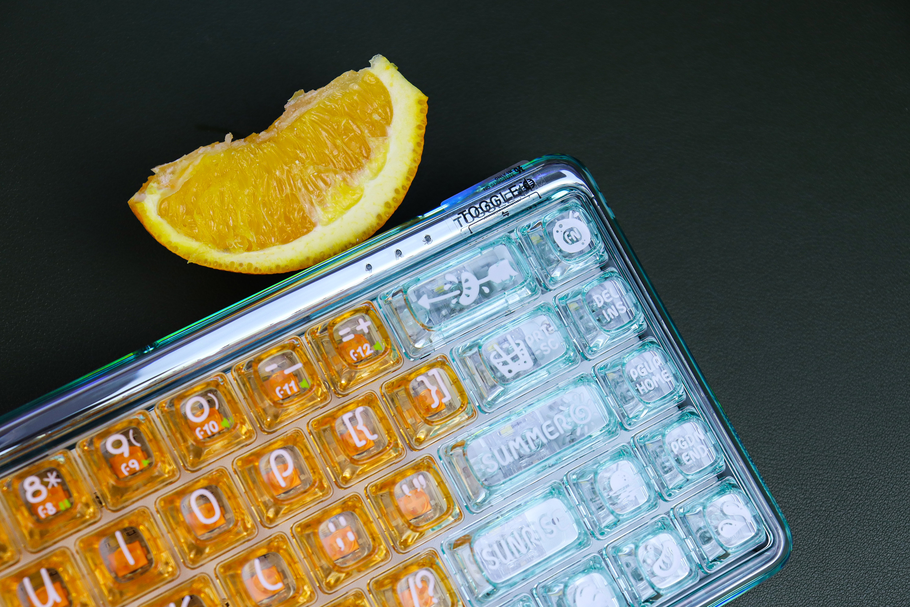 一千块，透明键盘，将手上那2平方做成工艺品的理念，我只爱洛斐