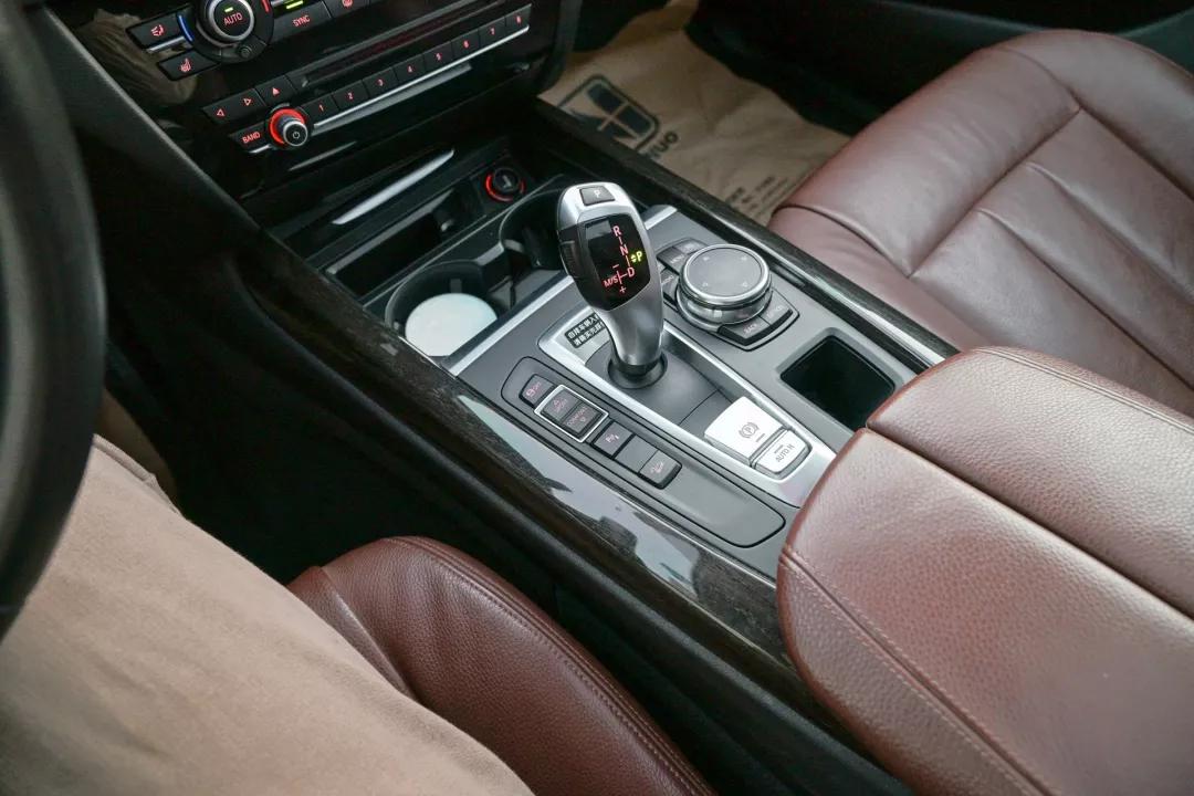 二手宝马x5黑武士顶配14款价格,银灰色二手柴油版宝马x5