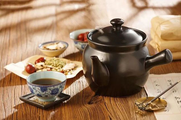 慢性肾炎肾萎缩注意什么饮食,怎么治疗女性慢性肾小球肾炎