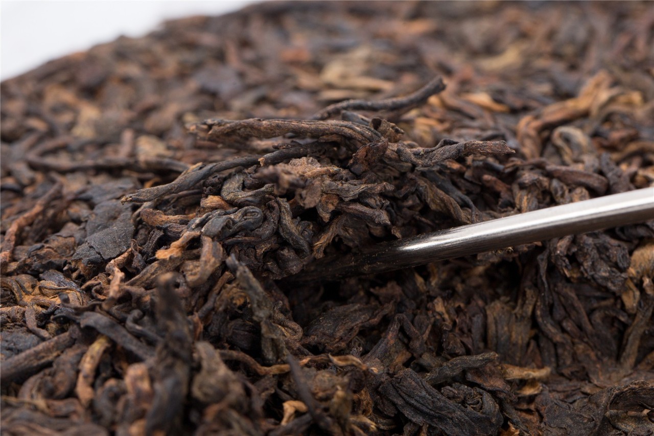 喝普洱茶等于自杀？一克普洱熟茶含五亿霉菌，普洱茶到底能不能喝