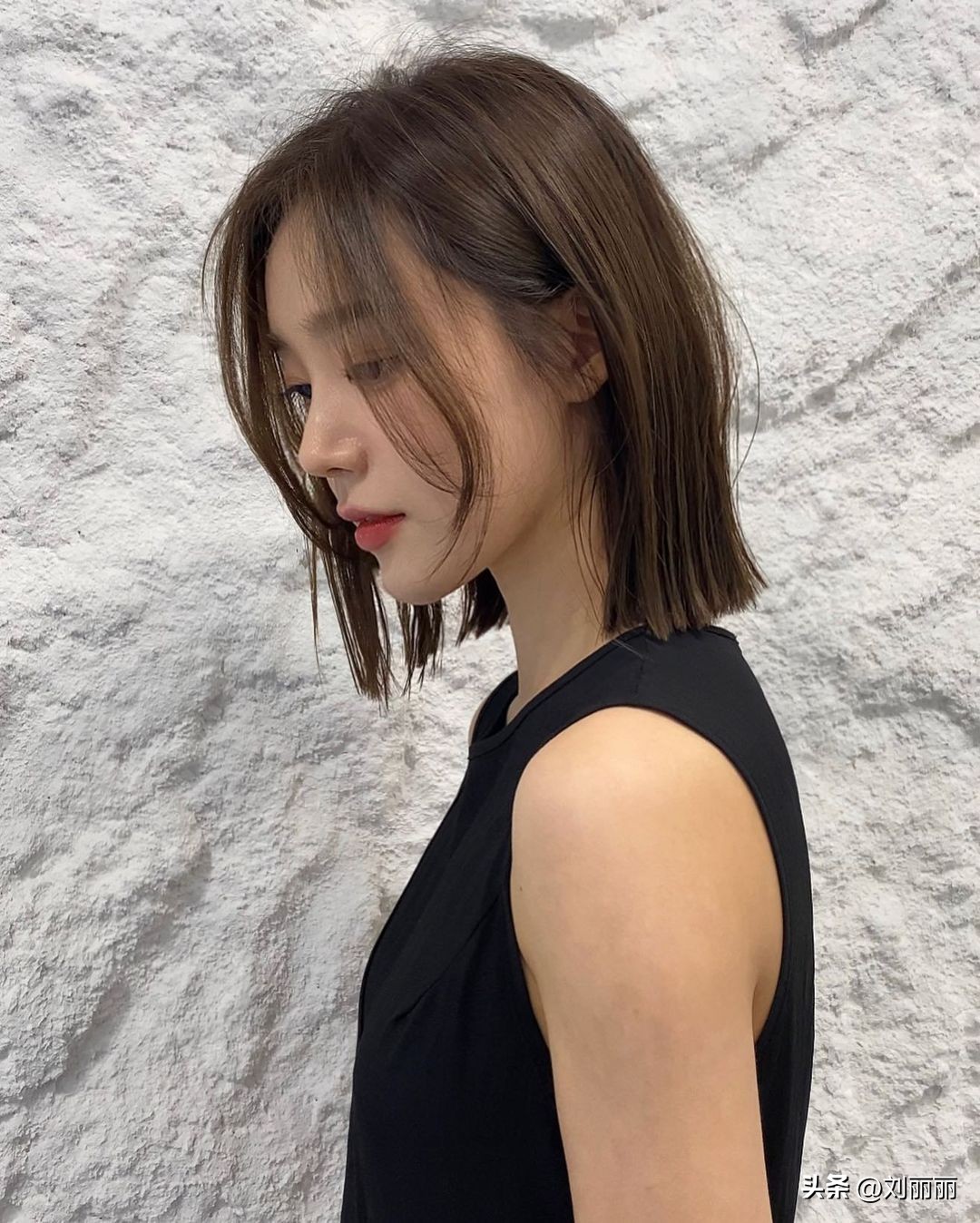 十款耐看易打理的女生发型,沙宣短发立体内扣发型图片