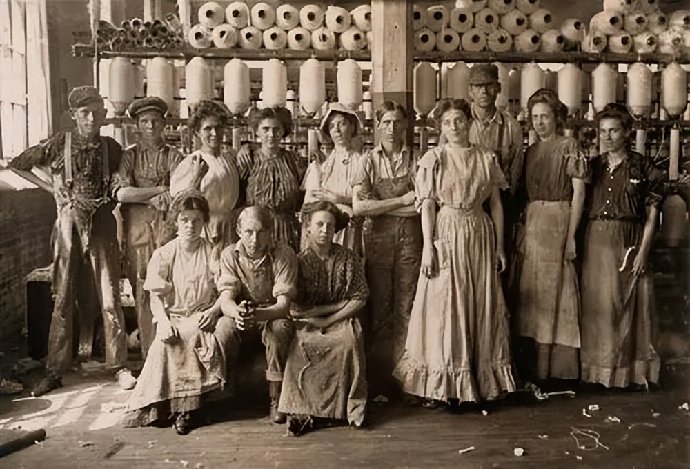 19世纪维多利亚时期服装,维多利亚时期服饰风格的形成原因