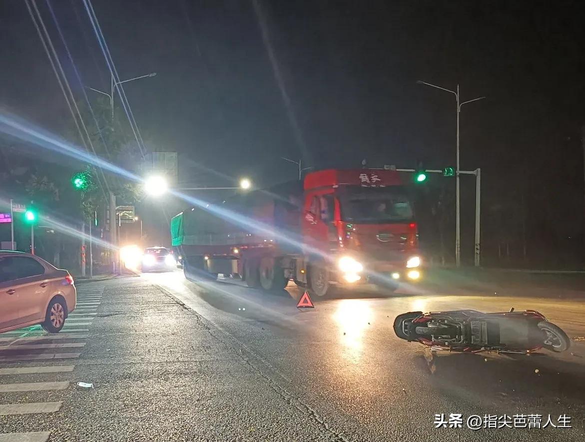 发生交通事故时必须要做的五件事,发生交通事故后要立即做的三件事