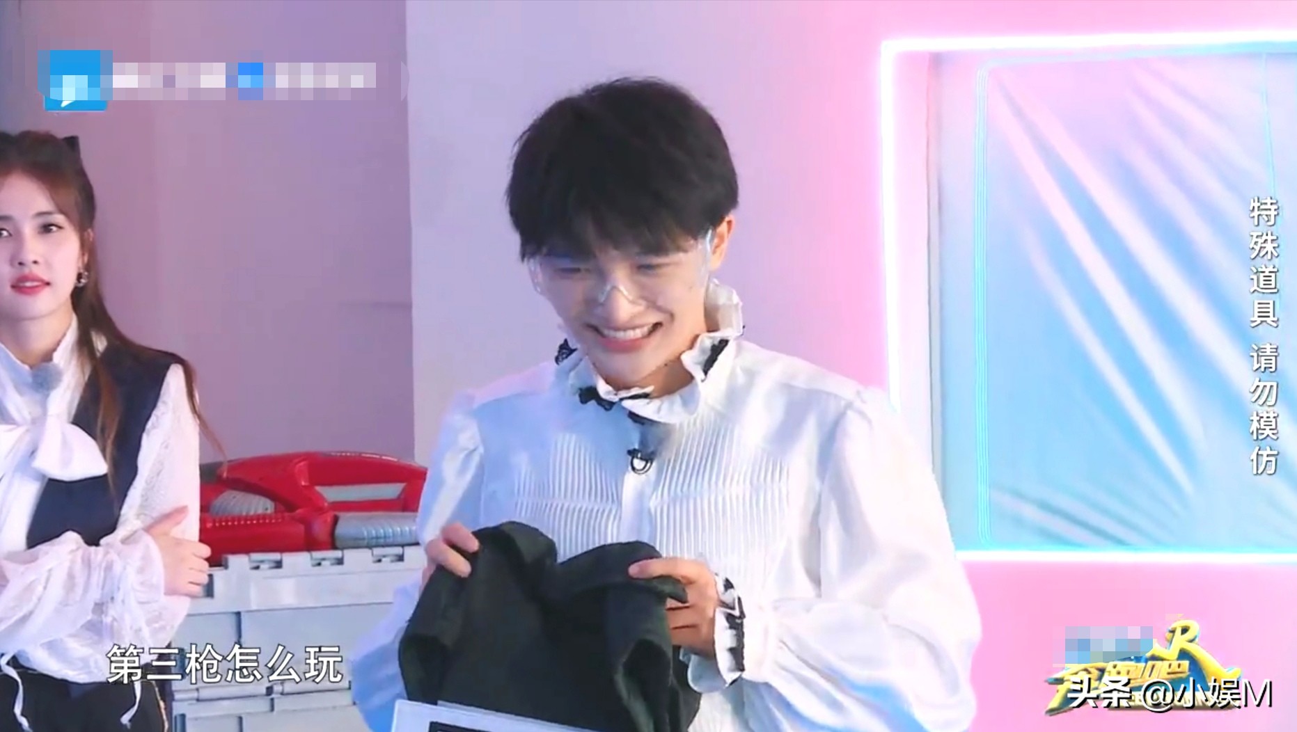 游戏无聊，嘉宾“花里胡哨”挽救，撕名牌也变得不精彩了