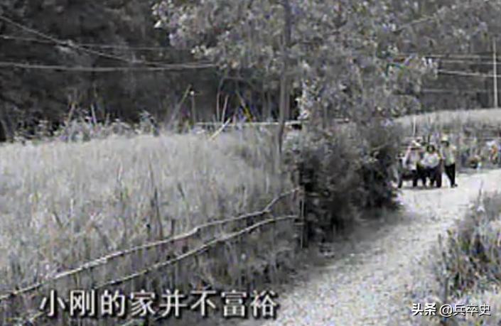 32岁小伙沉迷网络游戏死亡,网吧网瘾少年猝死的案例