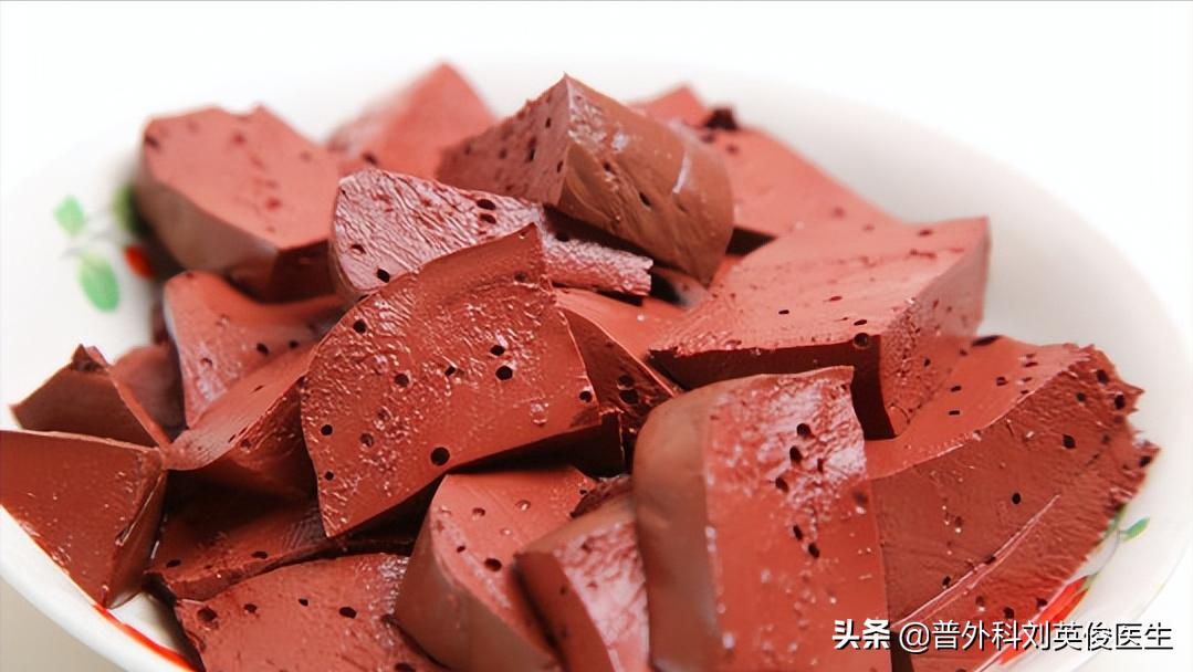 吃动物血排黑色大便是怎么回事,吃了动物血大便变黑是肺在排毒吗