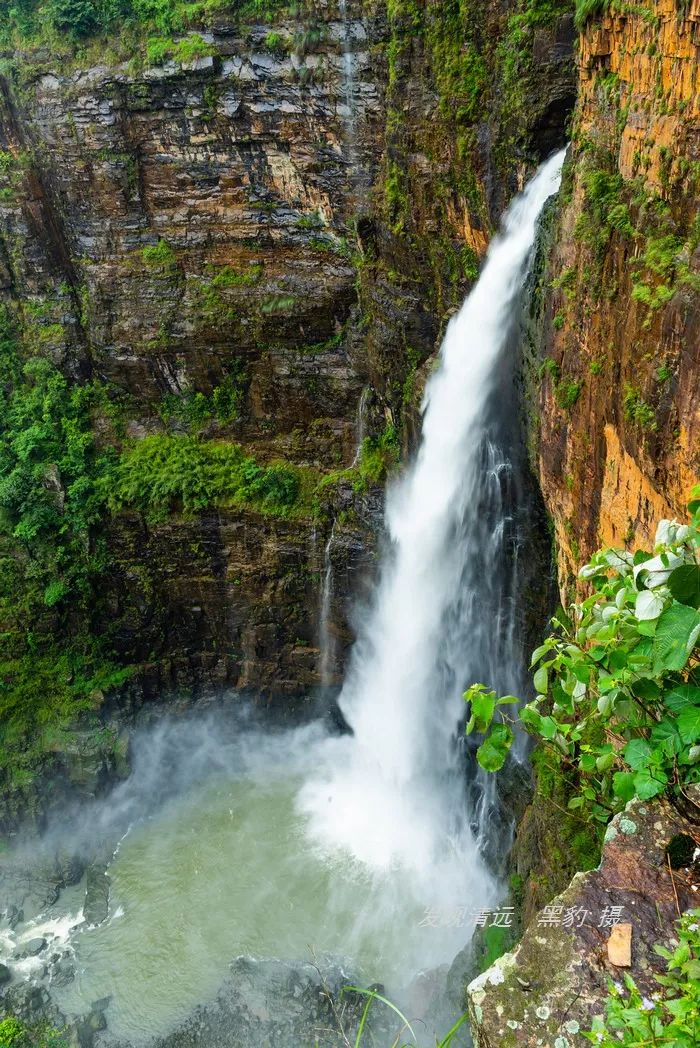 户外徒步登山赏冰瀑,广东户外徒步登山风景最美