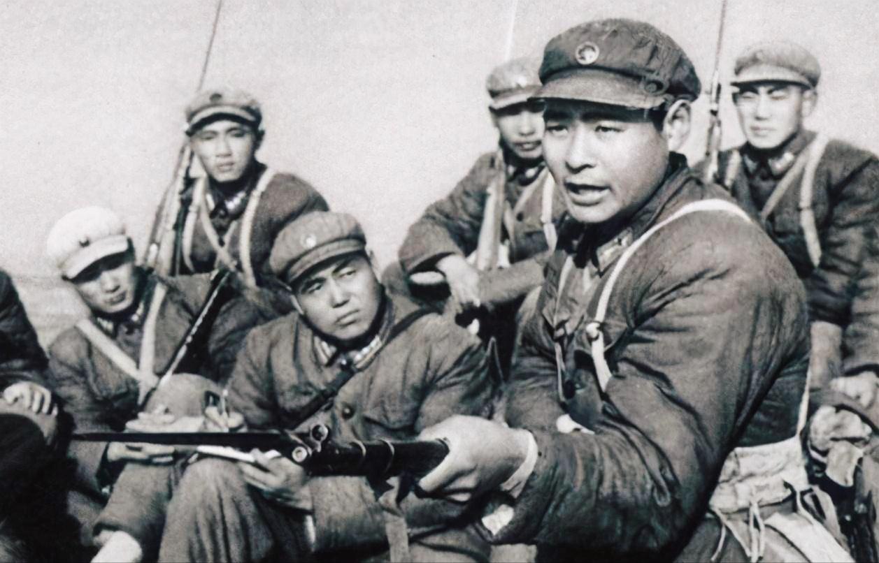 新兵入伍致敬退伍老兵,新兵入伍后100条忠告