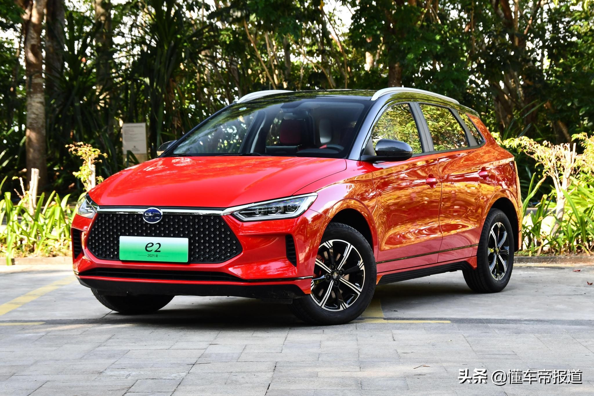 新能源比亚迪e2汽车测评,全新比亚迪e2到店实拍