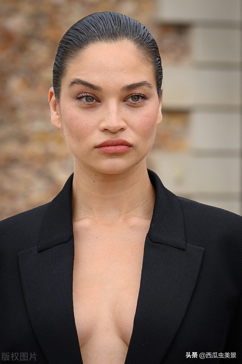 纪梵希设计的服装模特走秀,意大利超模纪梵希秋冬时装周