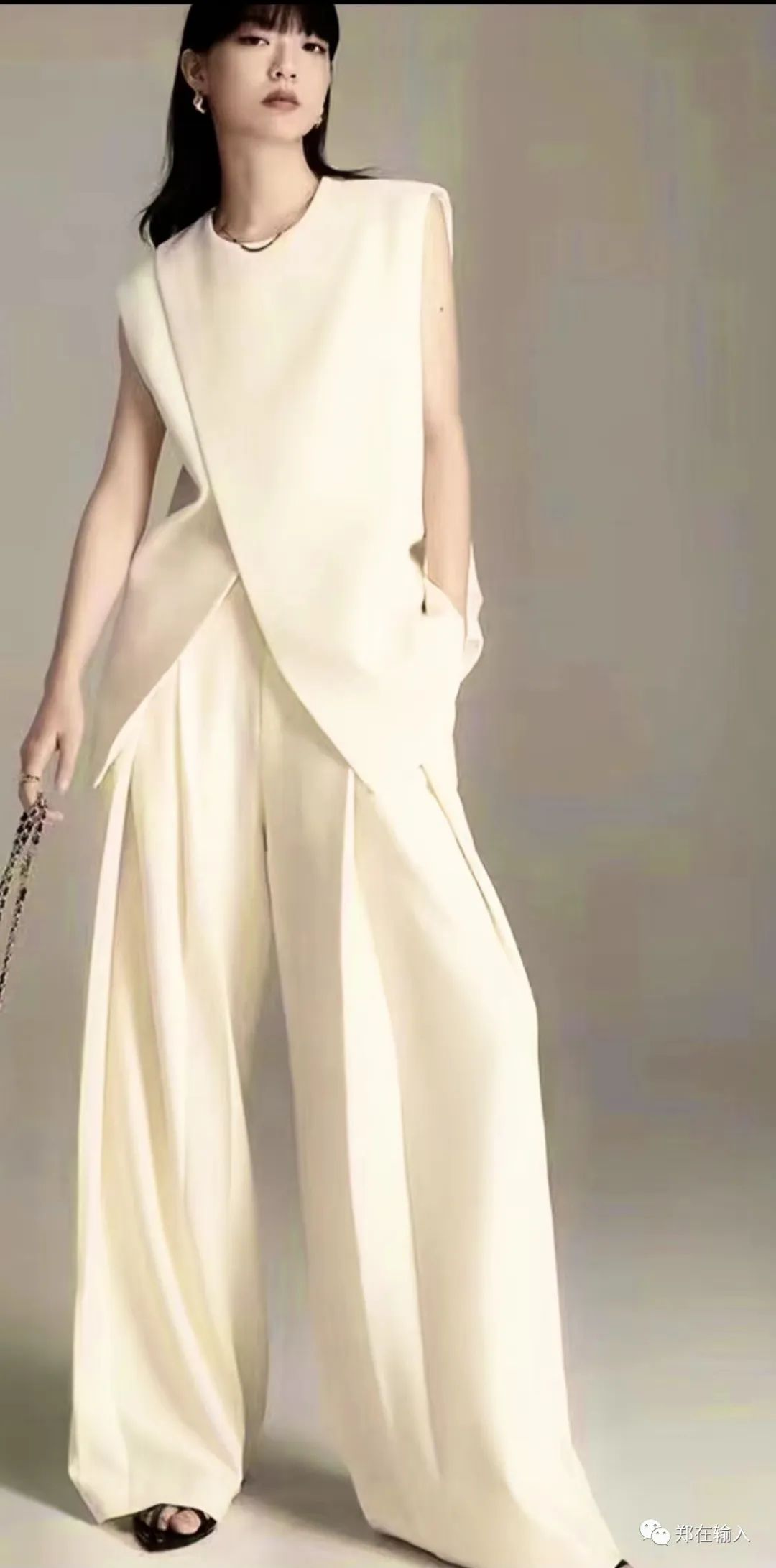 黄河路服装市场里有美人鱼？