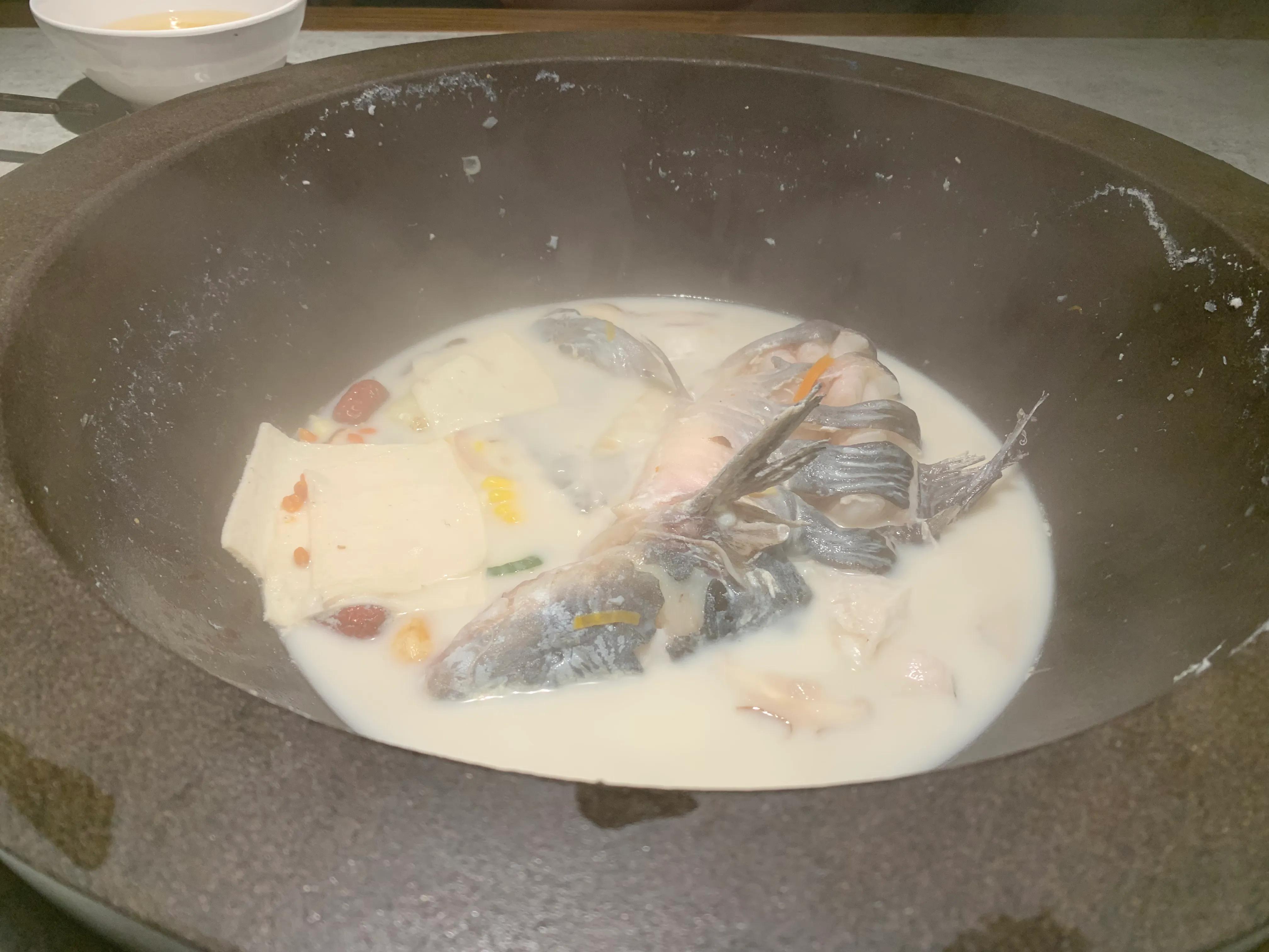 特色蒸汽锅鱼,兰州隐岸大美云南蒸汽石锅鱼