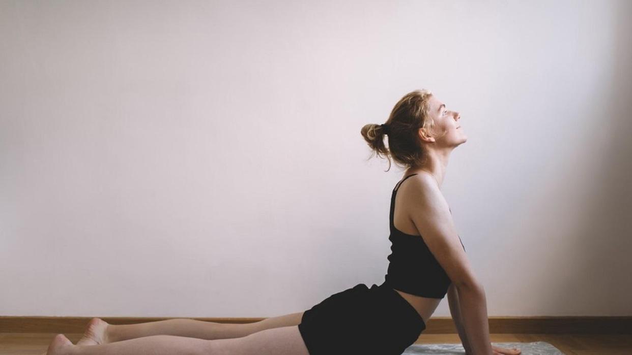 一趴着就腰酸是怎么回事,腰痛趴着有所缓解是什么原因