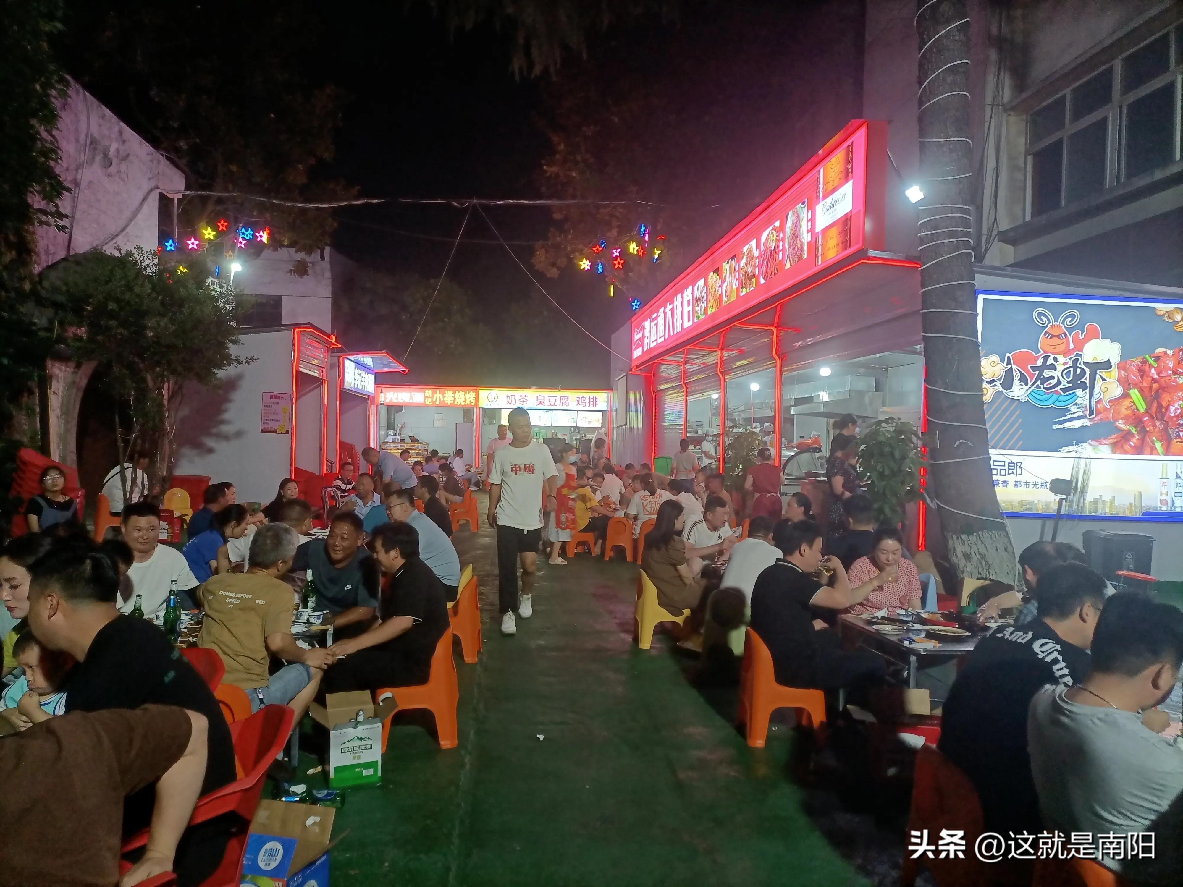 烟火气升温！翰林华府夜市出圈后，还有一波餐饮夜市在赶来的路上