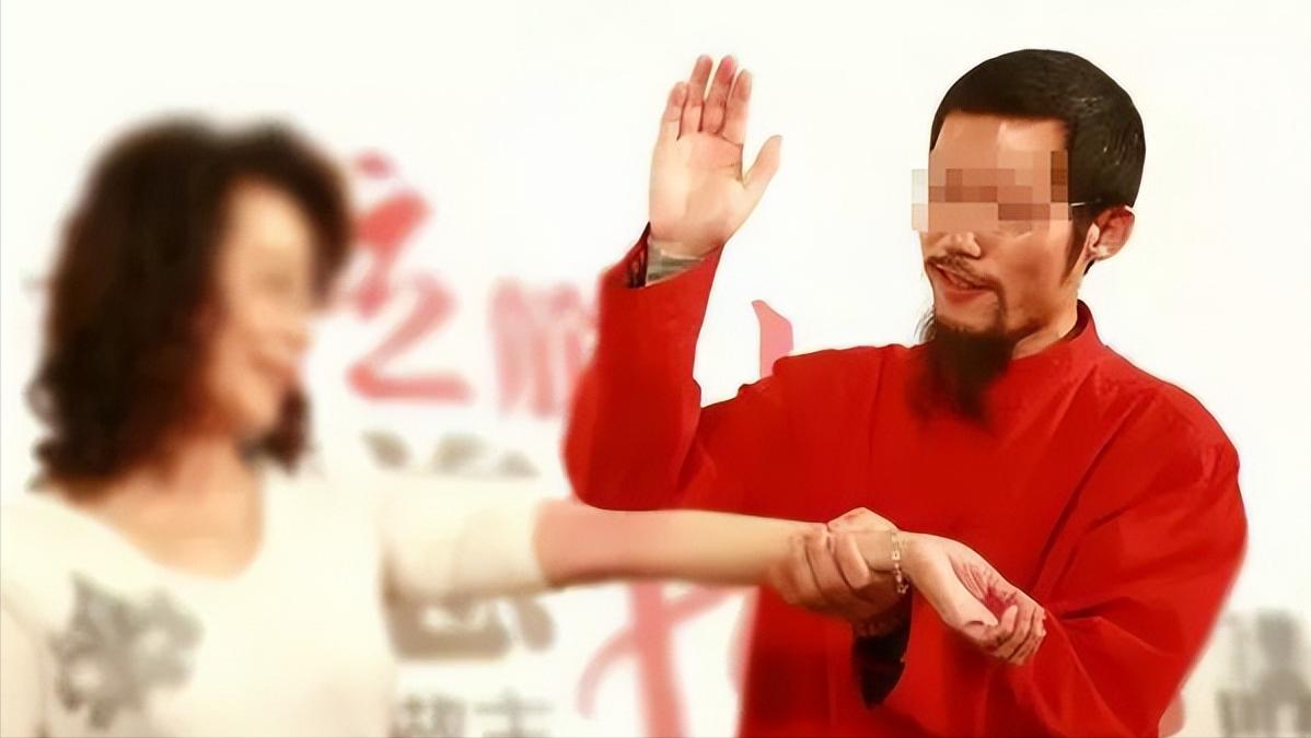 20岁每天压腿拉筋有啥好处,年纪大了老是会拉筋是怎么回事