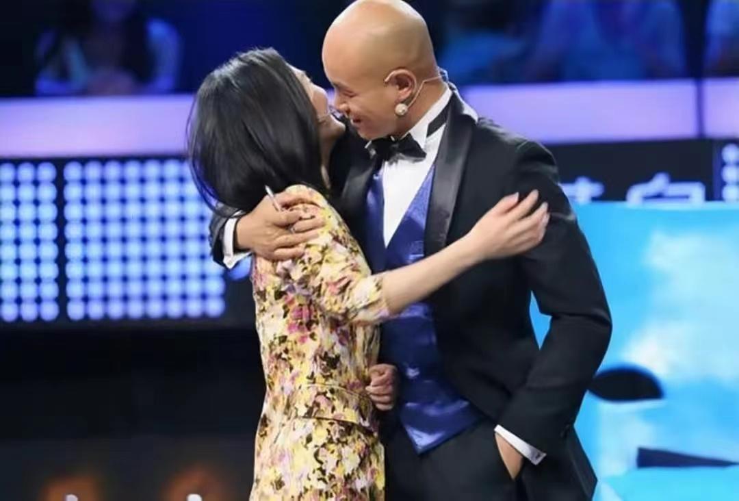 两天六个瓜：梁朝伟长居日本，李亚鹏欠债四千万，乐嘉为女人还俗