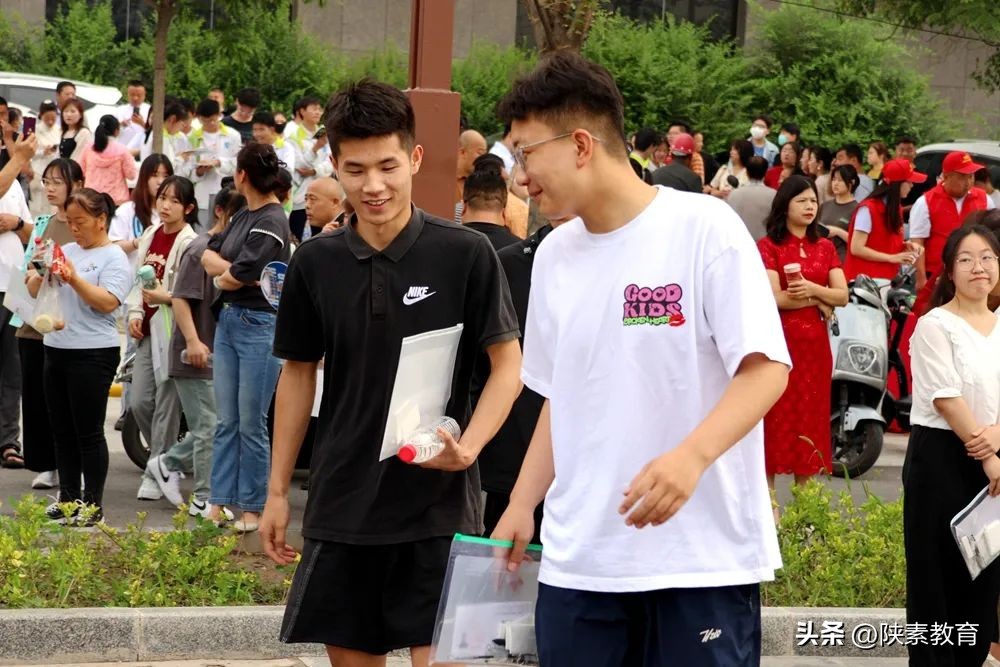 追梦吧高考完整视频,《追梦吧少年》