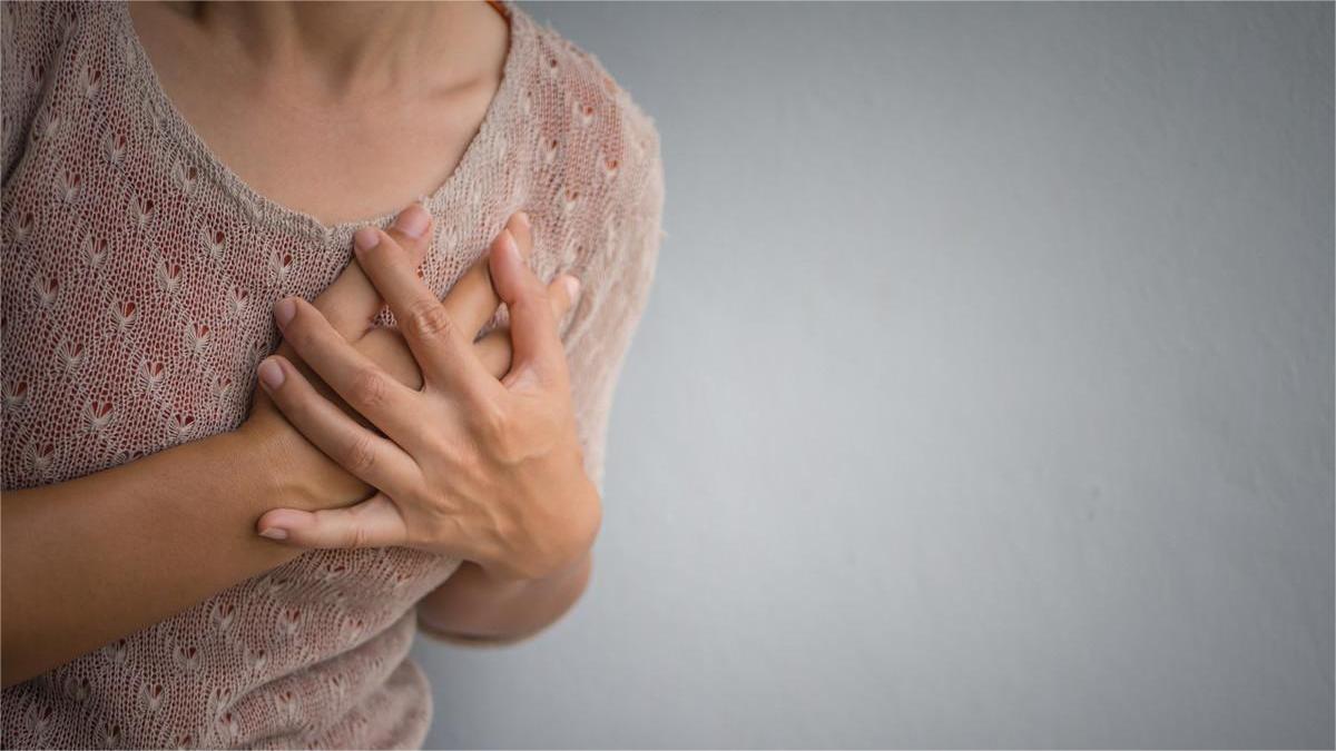 经常胸前肌肉痛,胸前有疼痛感是什么原因