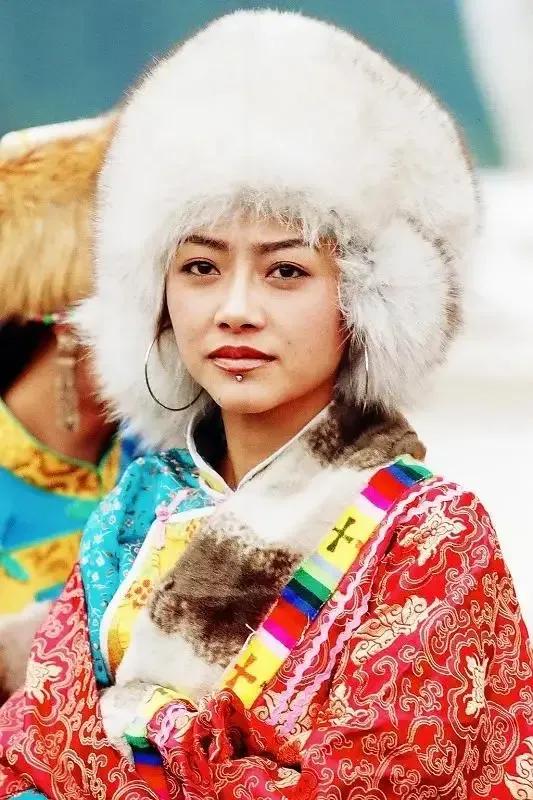 中国民族大家庭有多少少数民族,中华民族大家庭各民族分布特点