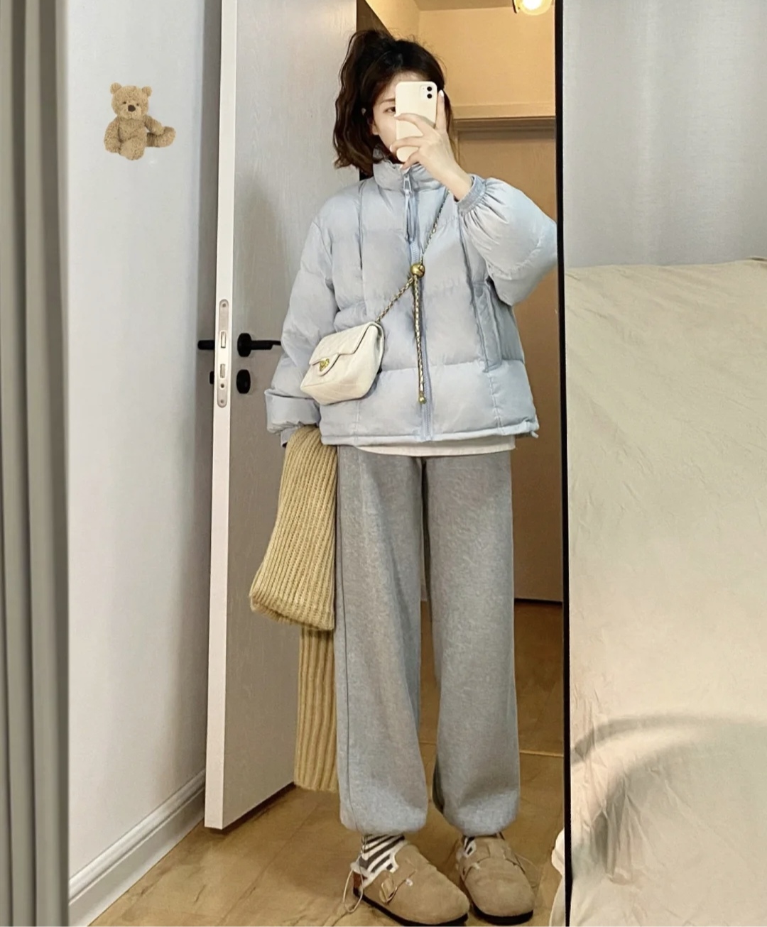 羽绒服搭配什么裤子女孩,女羽绒服和裤子配什么鞋子好看