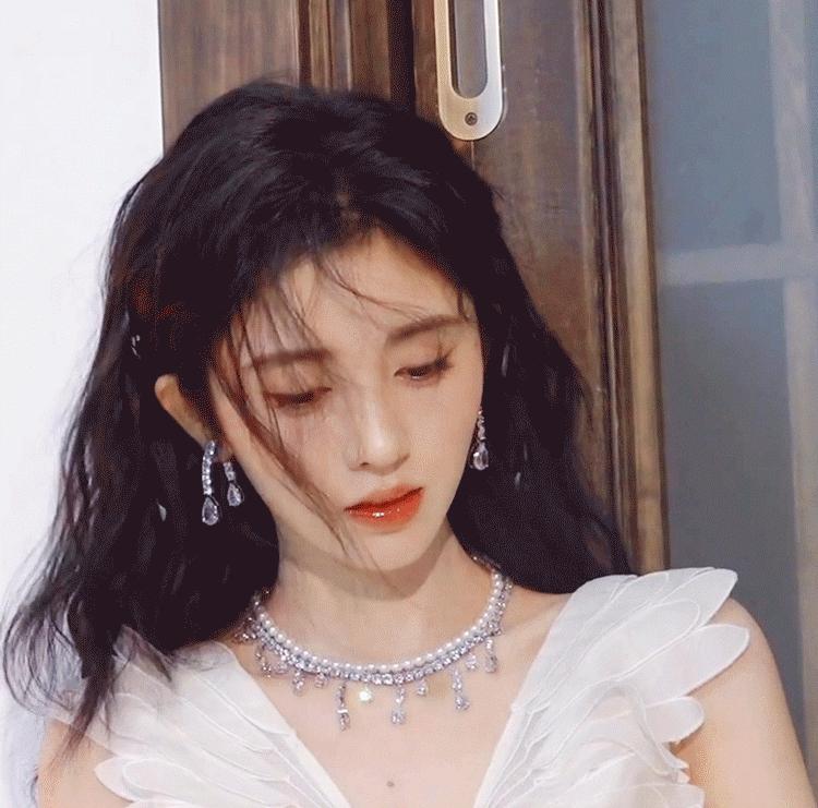 她真美，可还是被糟蹋了！娱乐圈到底有完没完