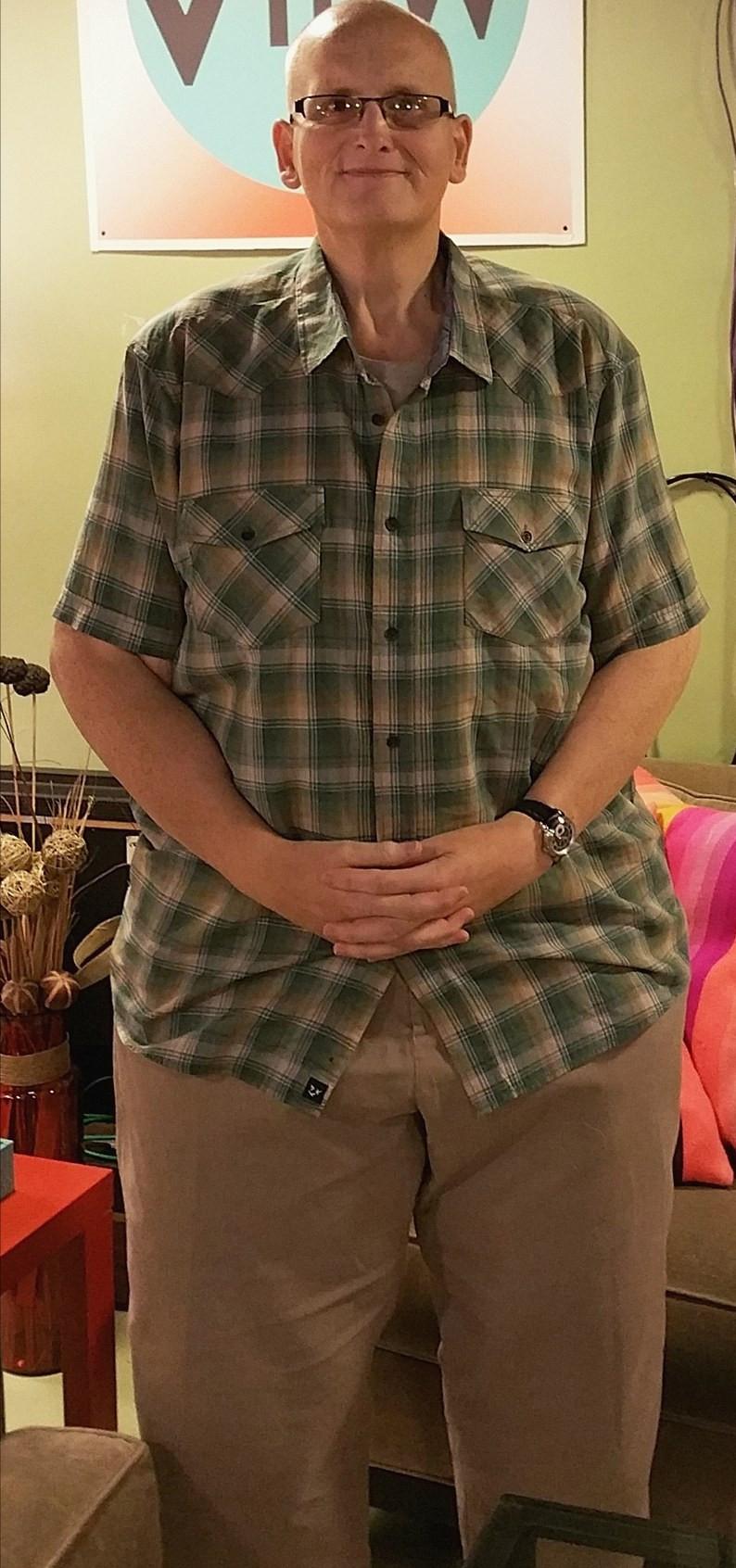 英国男子身高185体重只有120斤,英国男人体重600斤