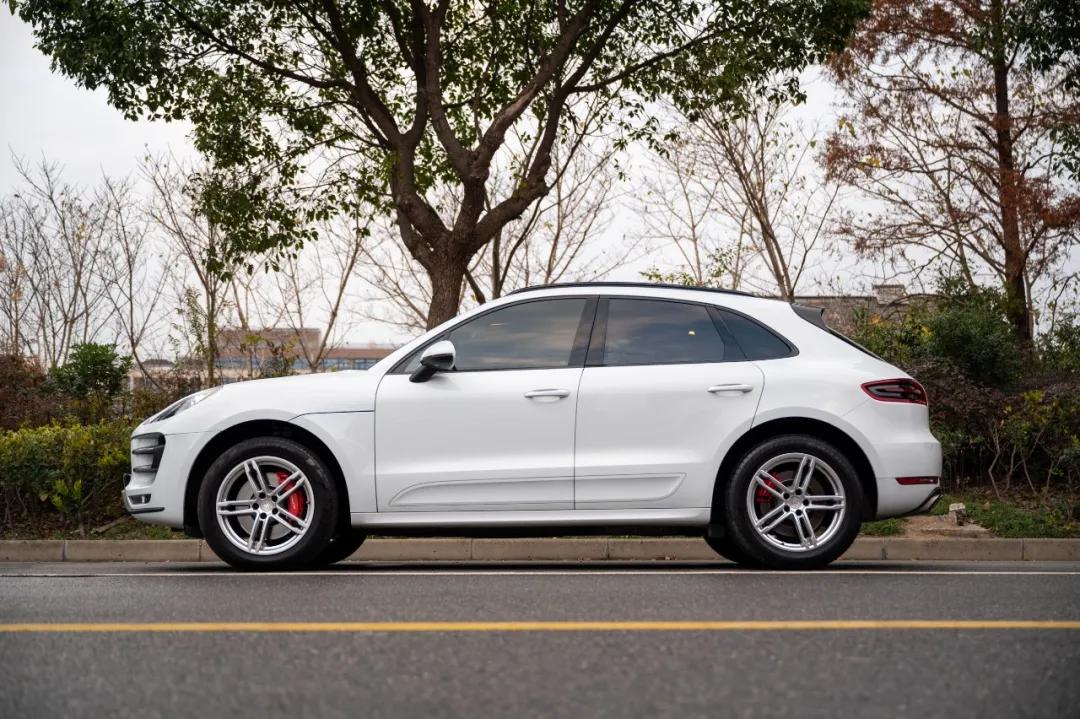 macan turbo二手车多少钱 (macan turbo 3.6t优缺点)