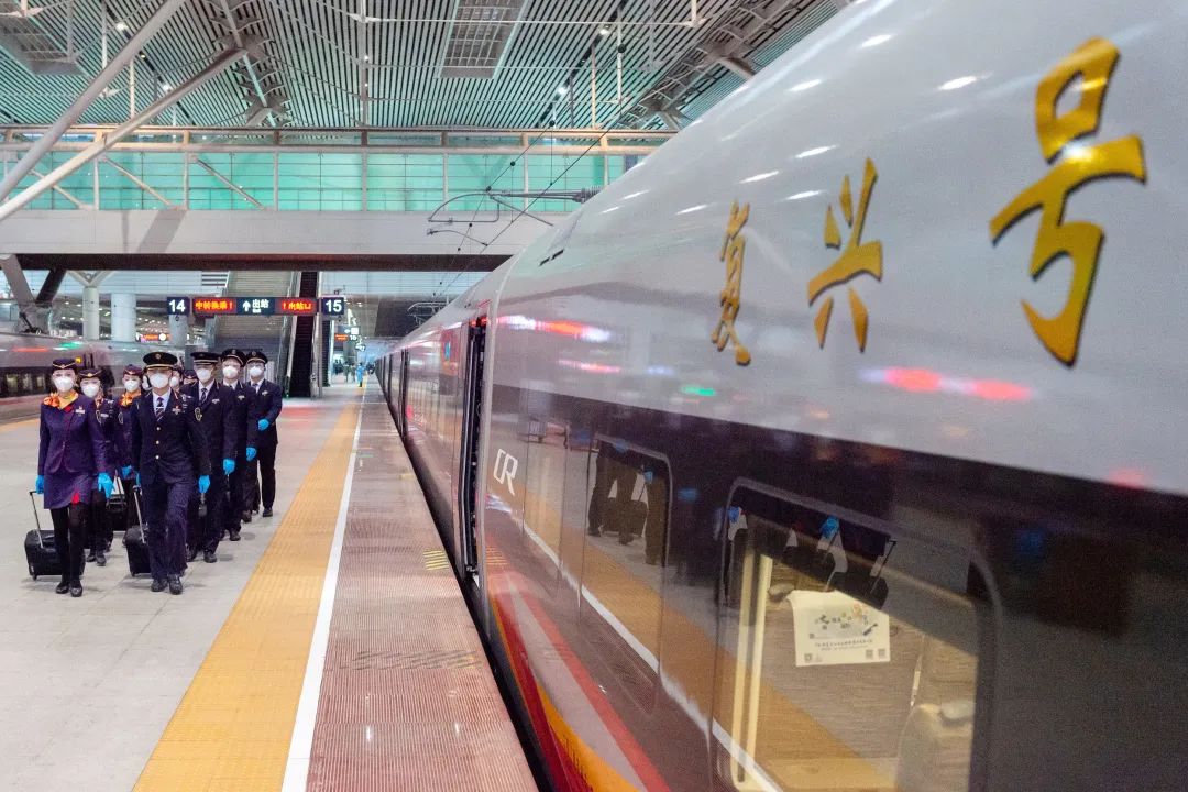 乘坐智能复兴号动车组感受,复兴号智能动车组和复兴号的区别