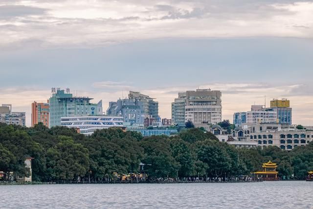 你见过这么美的西湖日落吗,看到了绝美的西湖日落