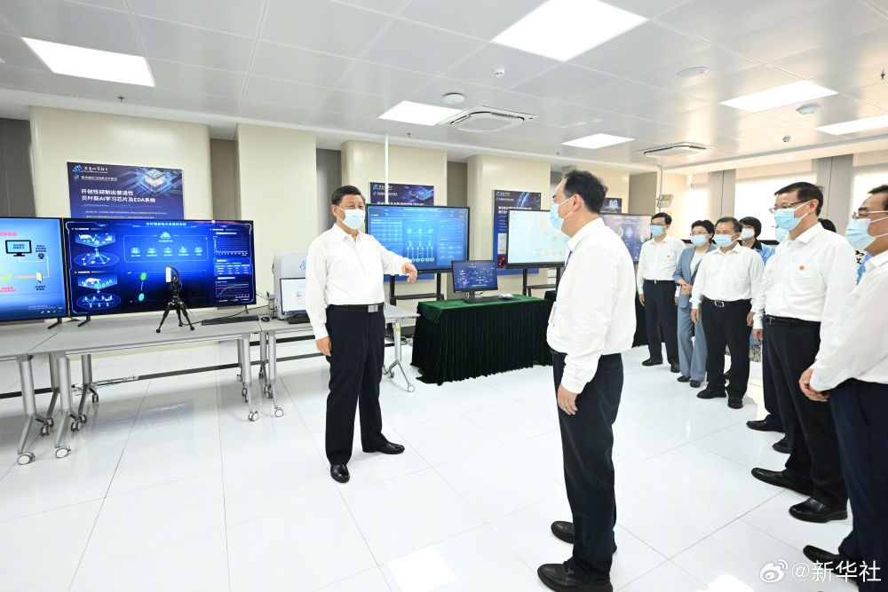 习*平近**在江苏南京市考察调研