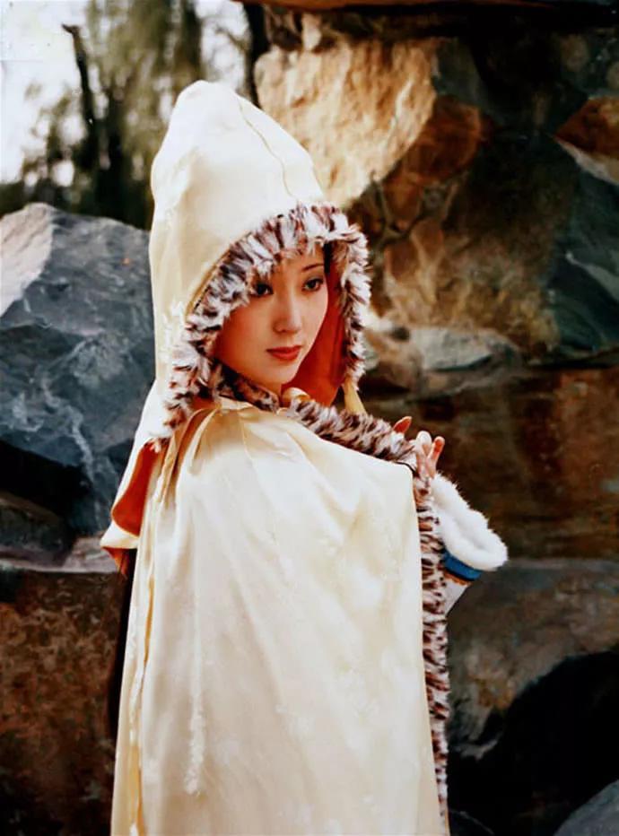 比高领毛衣取暖花样多，马克龙更应引入红楼梦、琅琊榜等古装剧