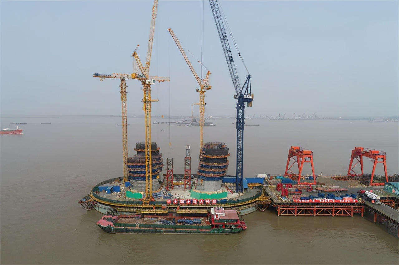 2021年，常州，牛牛牛！什么都挡不住常州奔跑的脚步…