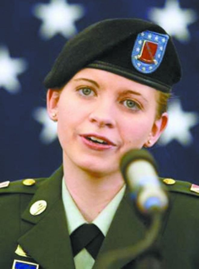 2003年，美国19岁女兵在伊拉克被俘遭受虐待，获救后美国奖励50万