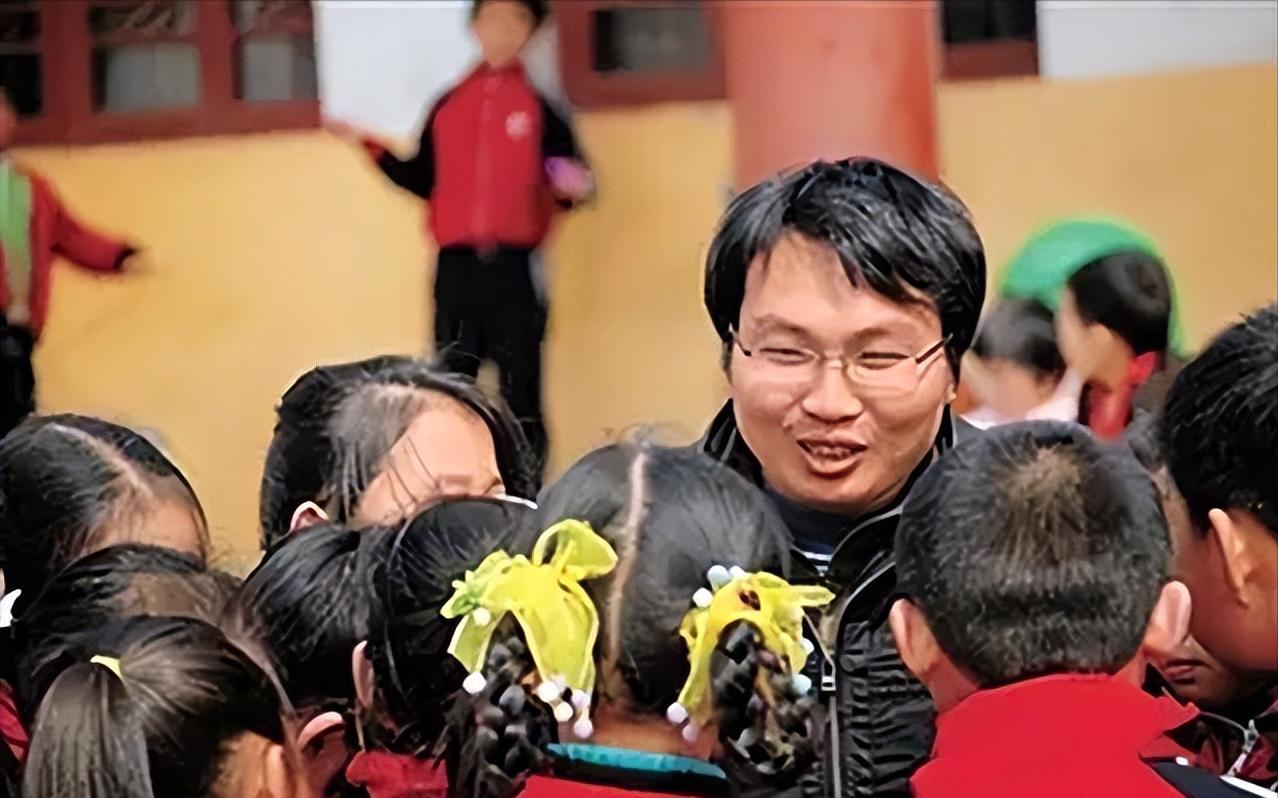 13岁洪战辉现状,洪战辉13岁的肩膀撑起整个家