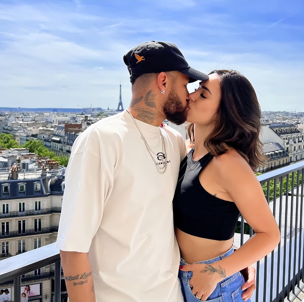 巴西球星内马尔的感情史,内马尔绯闻女友