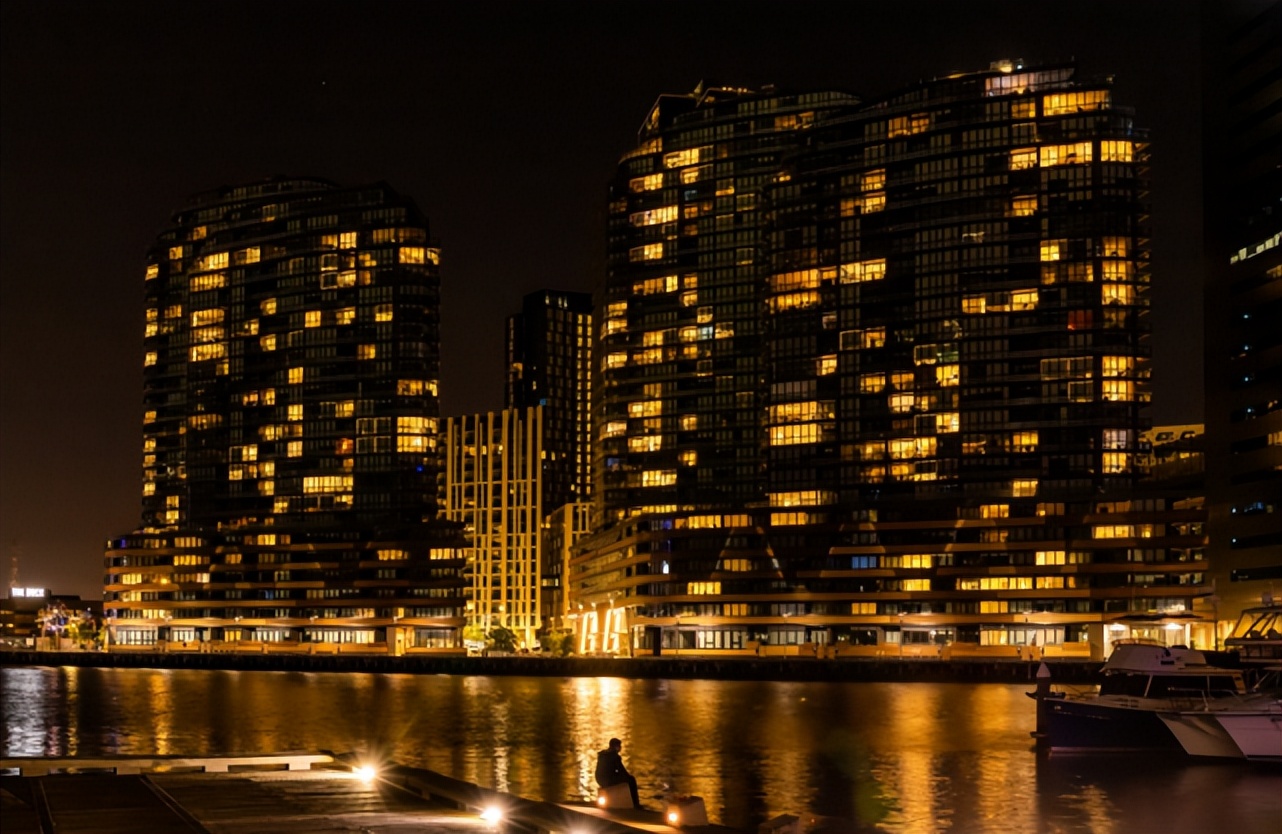 专科生进铁路待遇,本科生和大专生进铁路有什么区别