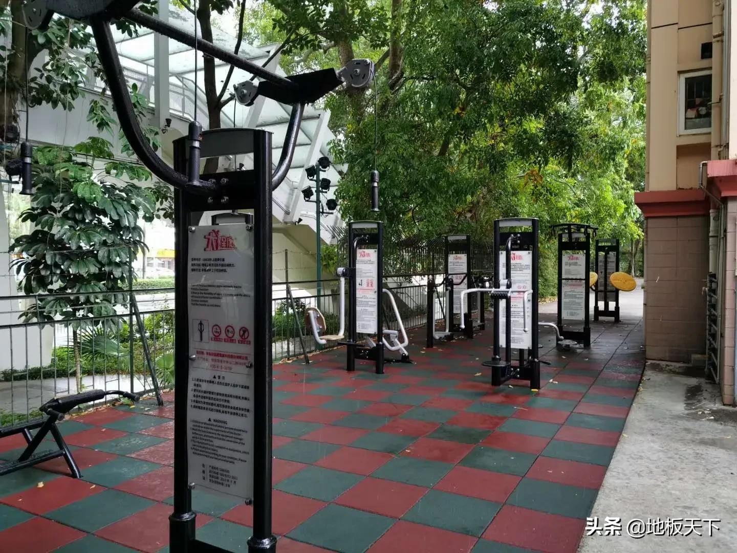 户外安全橡胶地垫抗压减震防滑耐用滑梯胶垫