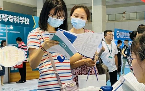 临床医学今年热门专业,选择临床医学专业你后悔吗