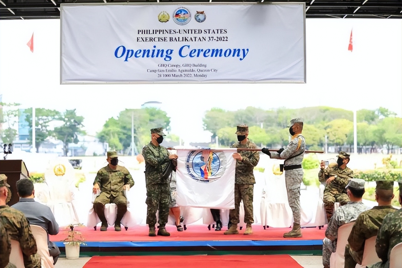 跑到南海寻衅滋事!起底美军这艘“民改军”9万吨大船