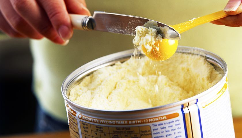 宝宝更换奶粉的正确方法,给宝宝更换奶粉的正确方法