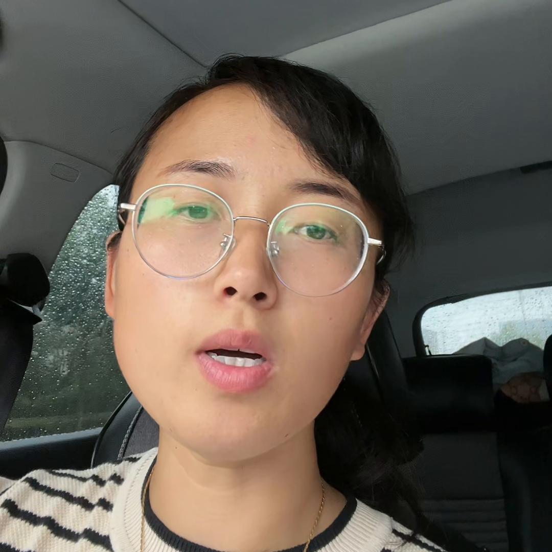 顾客没带成,吹怀一把伞,😂😂,各位小主想往开发区方向发...