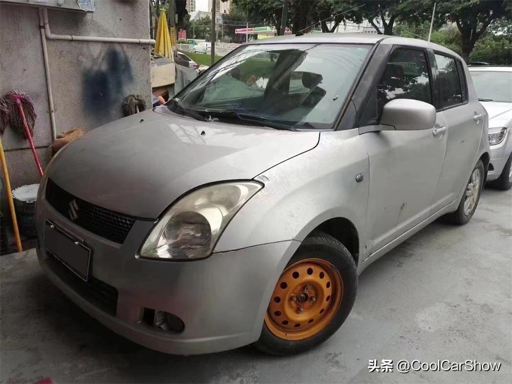 大尾翼战斗风的气动雨燕，女车友完美诠释小车也能带来无穷乐趣