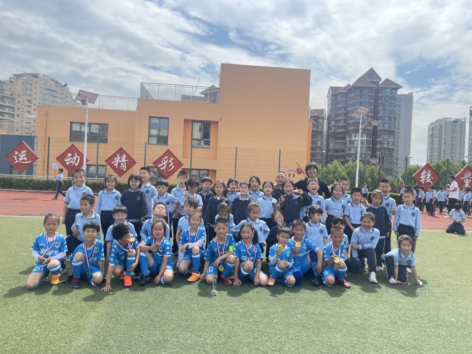 学校足球联赛火热启动,我区举办校园足球联赛