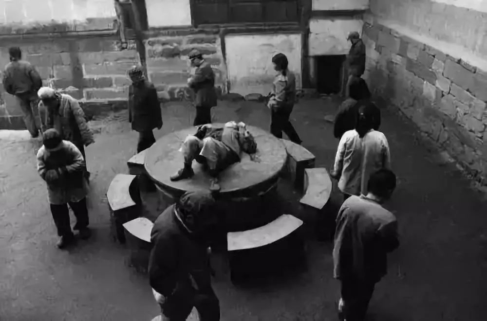 精神病院恐怖老照片,真实的废弃的精神病院图片