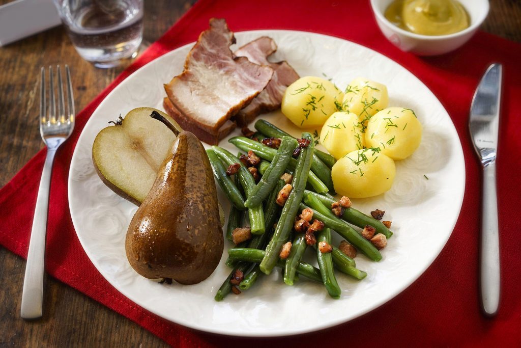 德国酸菜和中国酸菜有什么不同,德国香肠火腿和酸菜