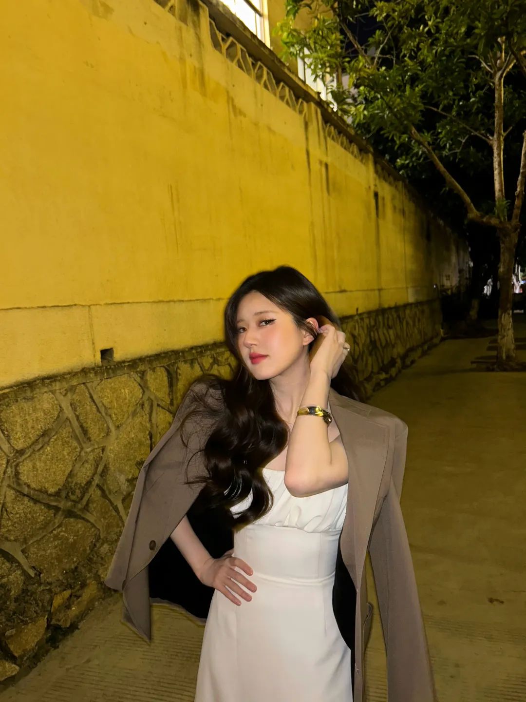 穿白t配什么发型好看,选对发型怎么穿都美炸天