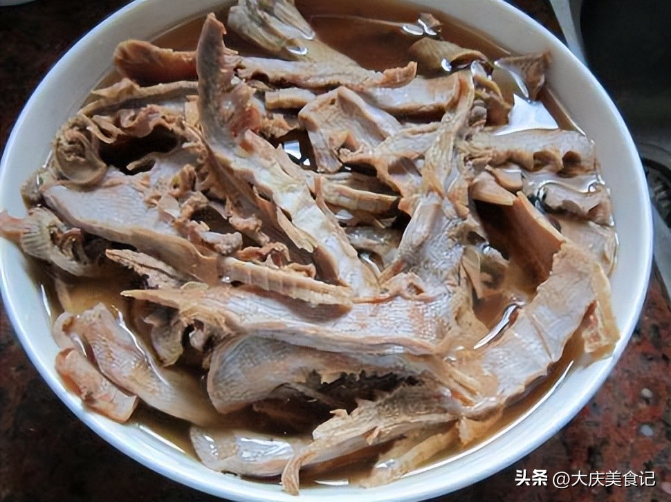 干笋只用水泡发就错了?老厨师:加上这一步,干笋香软脆嫩又入味